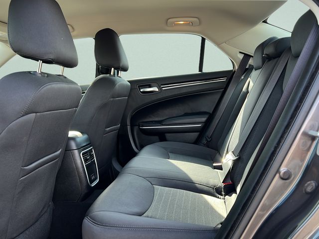 2023 Chrysler 300 Touring - Photo 9