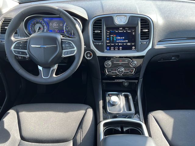 2023 Chrysler 300 Touring - Photo 10