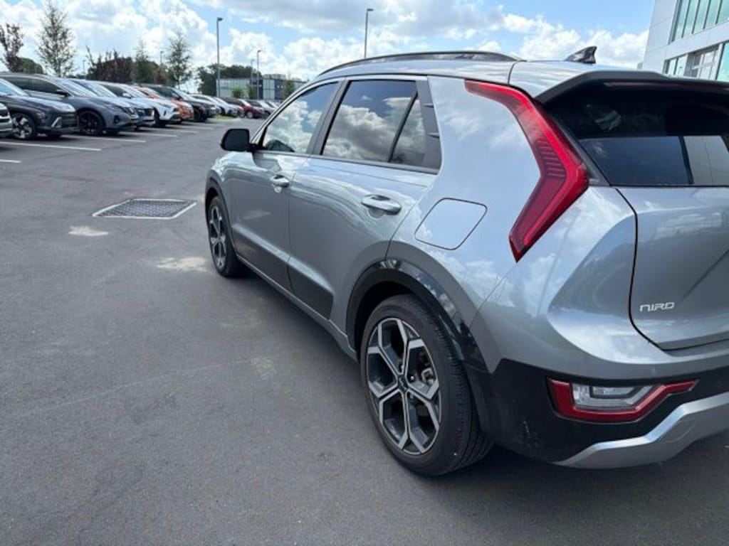Used 2025 Kia Niro SX Touring SUV