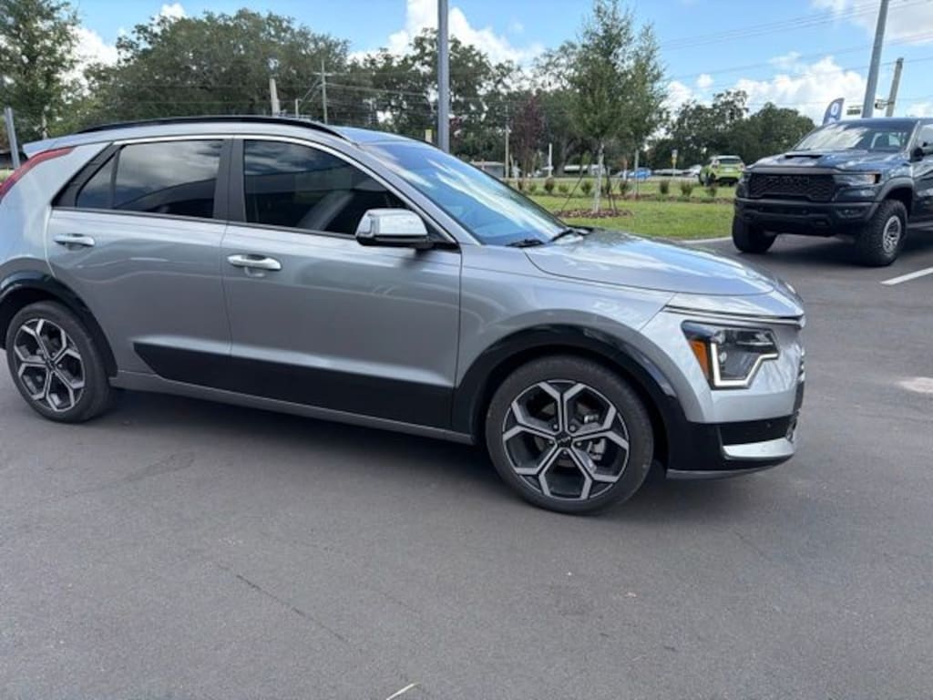 Used 2025 Kia Niro SX Touring SUV