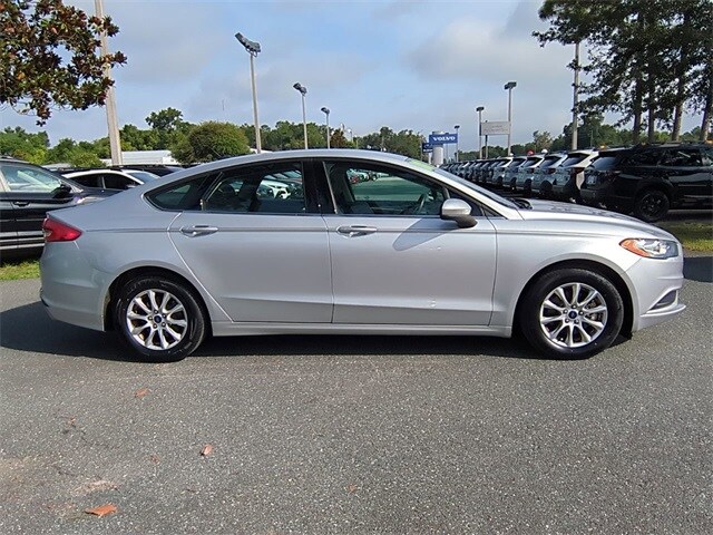 2018 Ford Fusion S photo 3