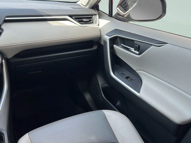 2019 Toyota RAV4 XLE Premium - Photo 16