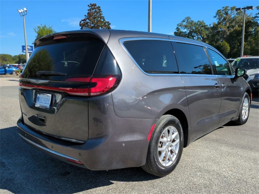 Used 2023 Chrysler Pacifica Touring L Minivan/Van