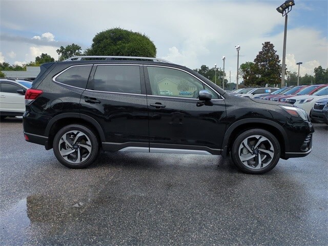 2022 Subaru Forester Touring photo 2