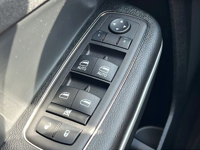2023 Chrysler 300 Touring - Photo 17