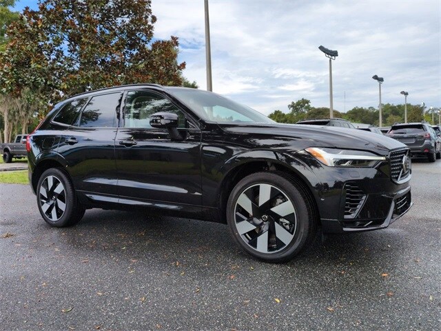 2025 Volvo XC60 Hybrid T8 Plus photo 2