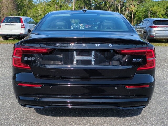 2024 Volvo S60 B5 Plus photo 4