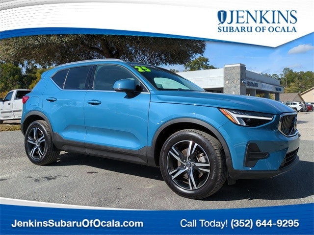 2025 Volvo XC40 Core's photo