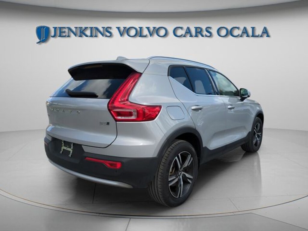 Used 2025 Volvo XC40 B5 Core SUV