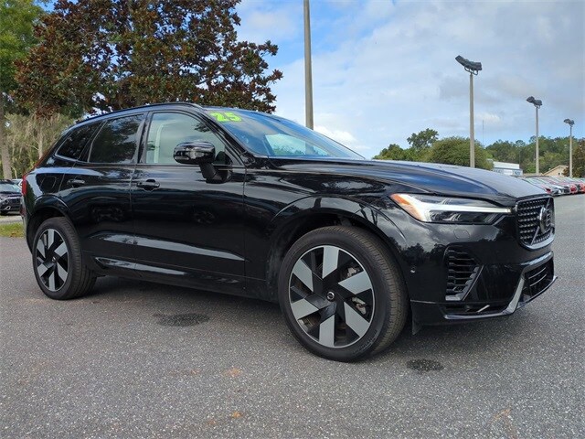 2025 Volvo XC60 Hybrid T8 Plus photo 2