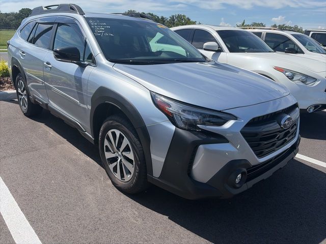 2025 Subaru Outback Premium's photo