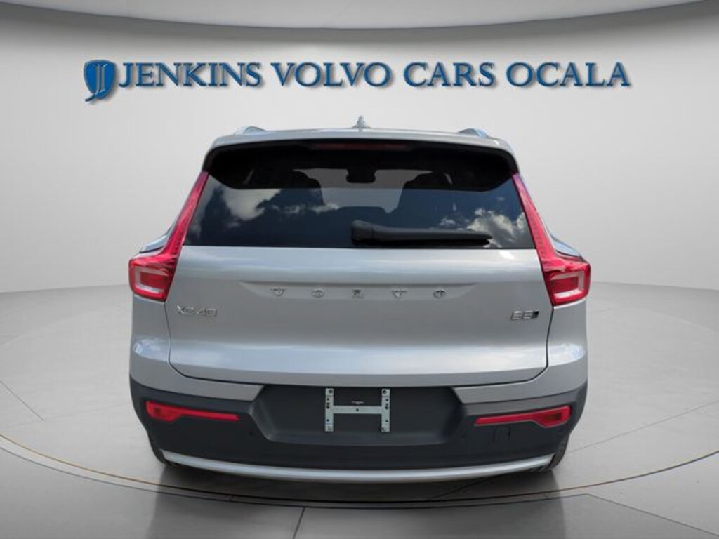 Used 2025 Volvo XC40 B5 Core SUV
