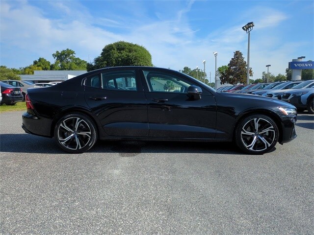 2024 Volvo S60 B5 Plus photo 3