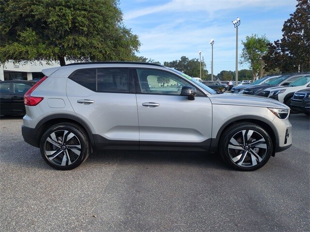 2025 Volvo XC40 AWD Plus photo 2