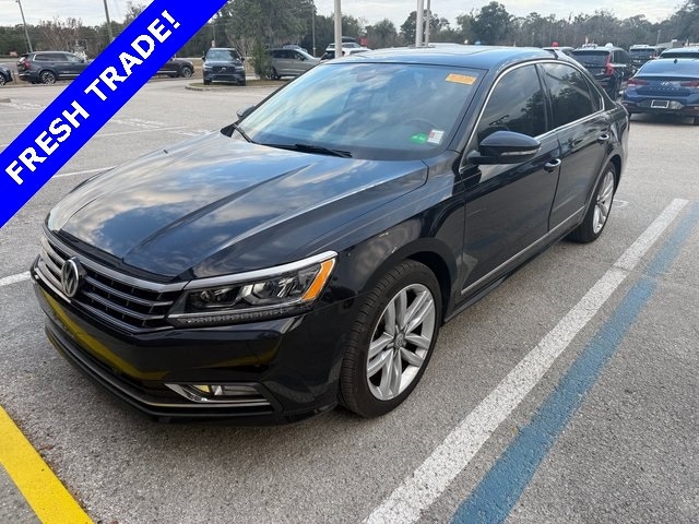 2017 Volkswagen Passat SEL Premium's photo