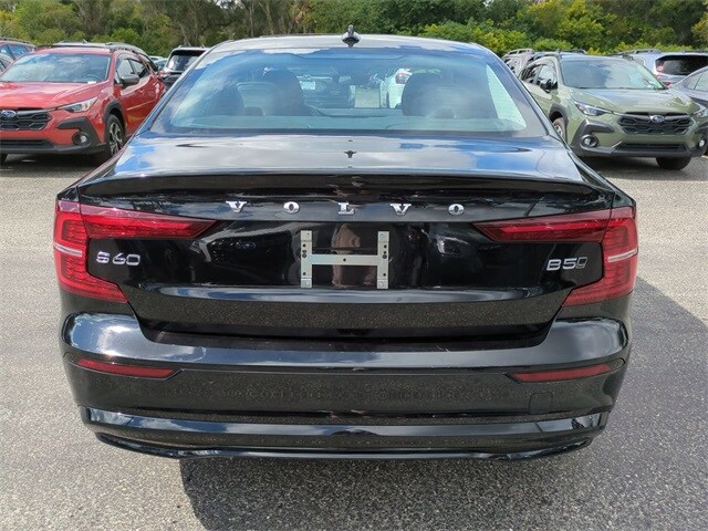 2025 Volvo S60 B5 Plus photo 4