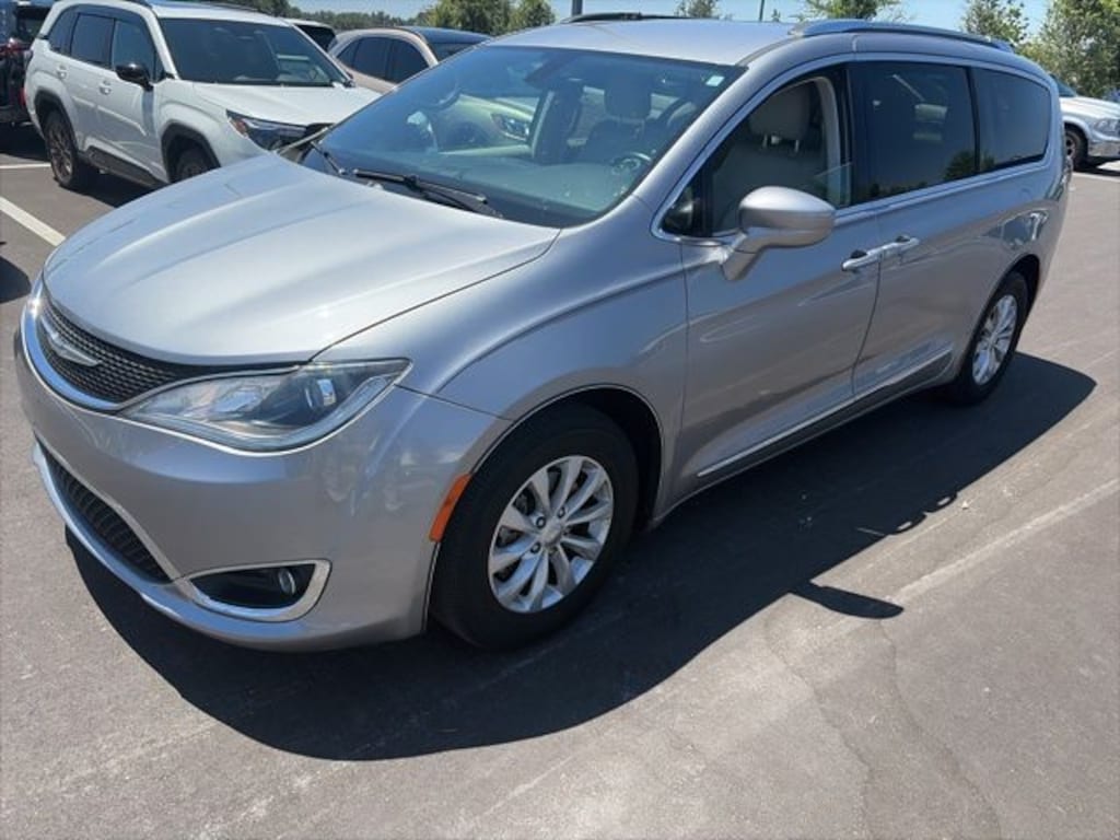 Used 2019 Chrysler Pacifica Touring L Minivan/Van
