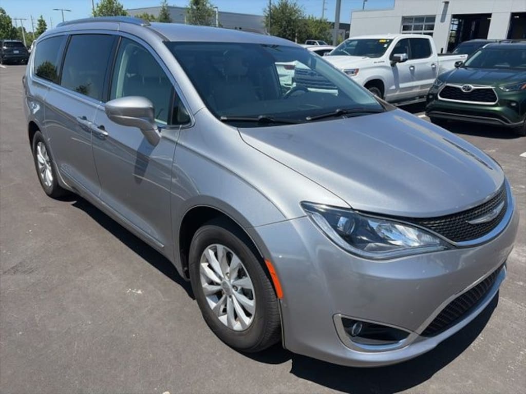 Used 2019 Chrysler Pacifica Touring L Minivan/Van