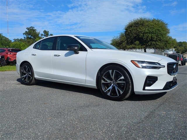 2024 Volvo S60 B5 Core photo 2
