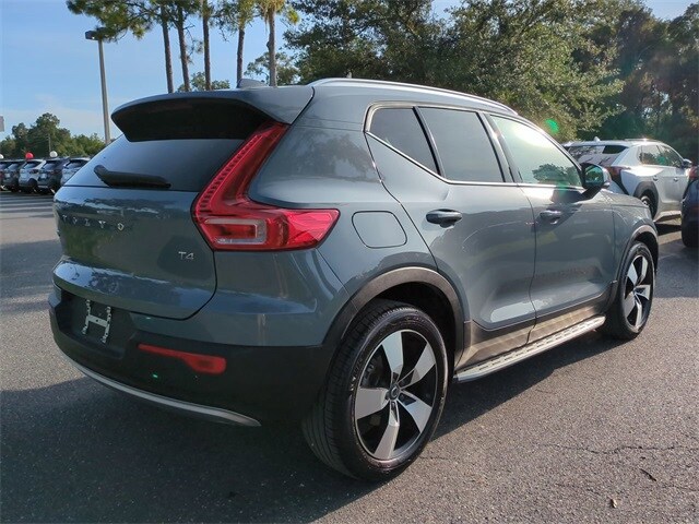 2022 Volvo XC40 Momentum photo 4