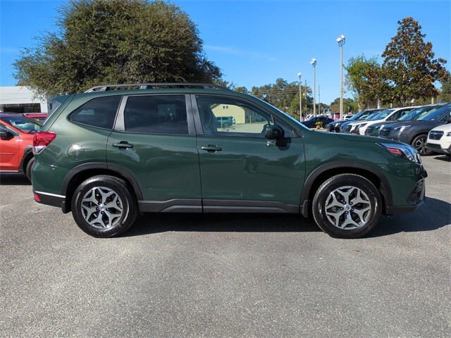 2023 Subaru Forester Premium photo 2