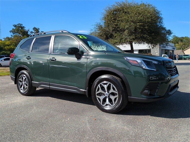 2023 Subaru Forester Premium photo 2