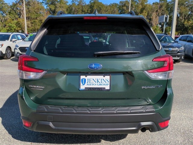 2023 Subaru Forester Premium photo 4