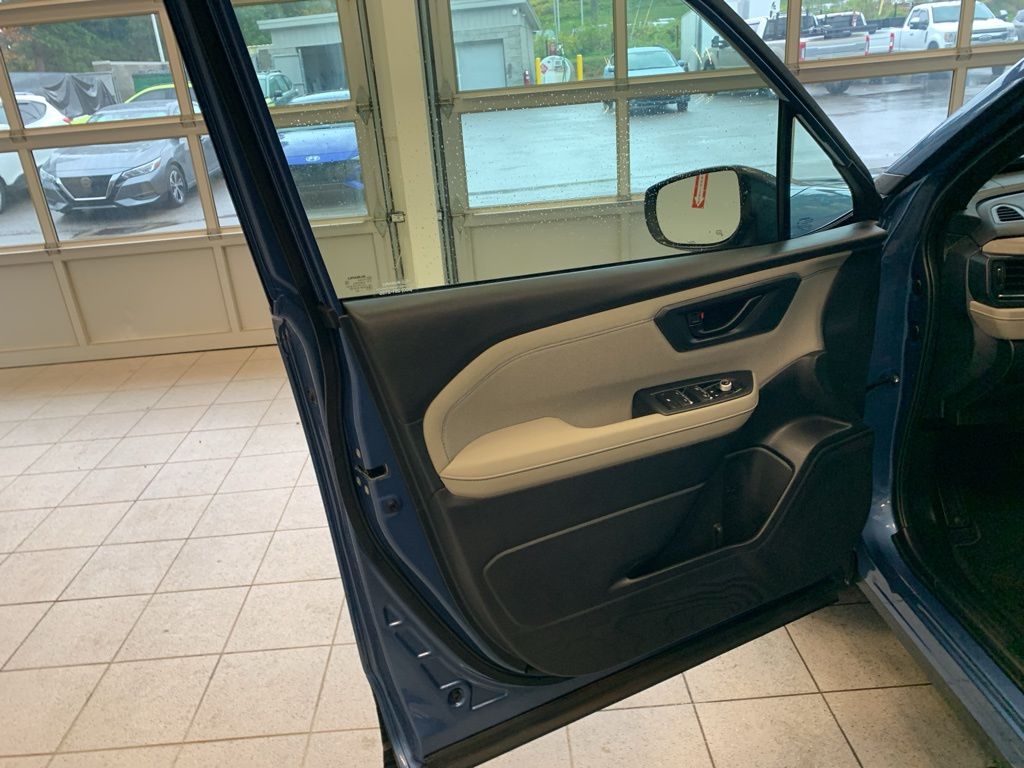 2025 Subaru Forester Premium photo 3