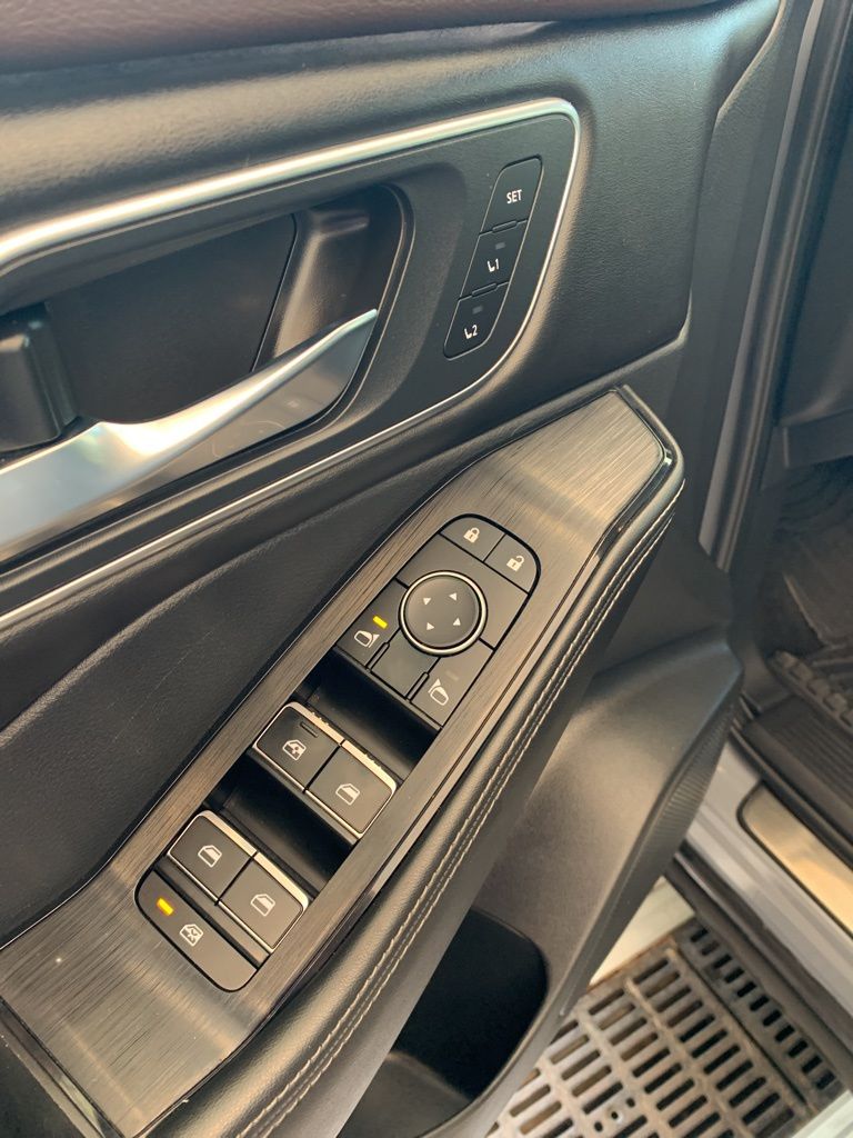 2021 Nissan Rogue Platinum photo 3