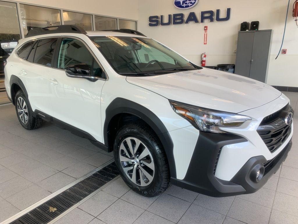2025 Subaru Outback Premium's photo