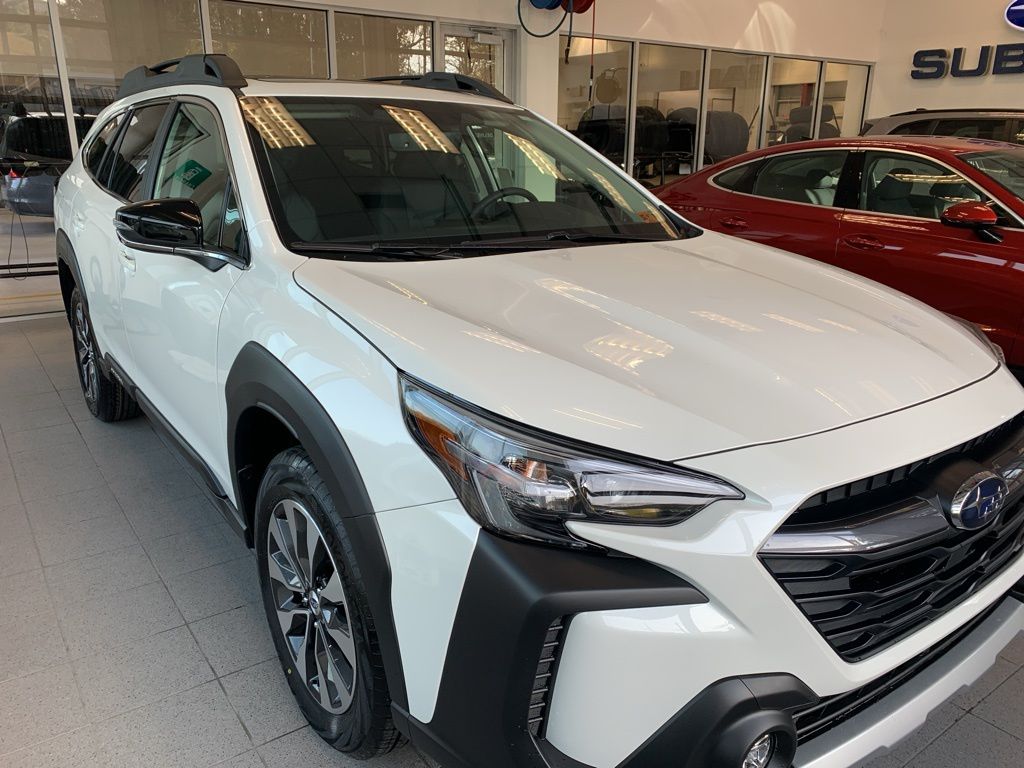 2025 Subaru Outback Limited's photo