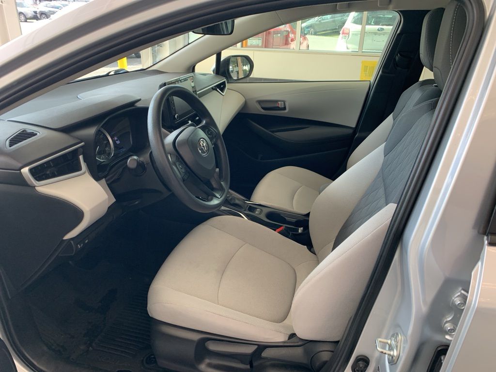 2022 Toyota Corolla LE photo 3