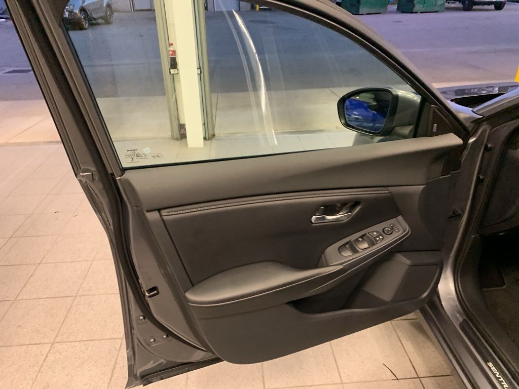 2022 Nissan Sentra SV photo 4