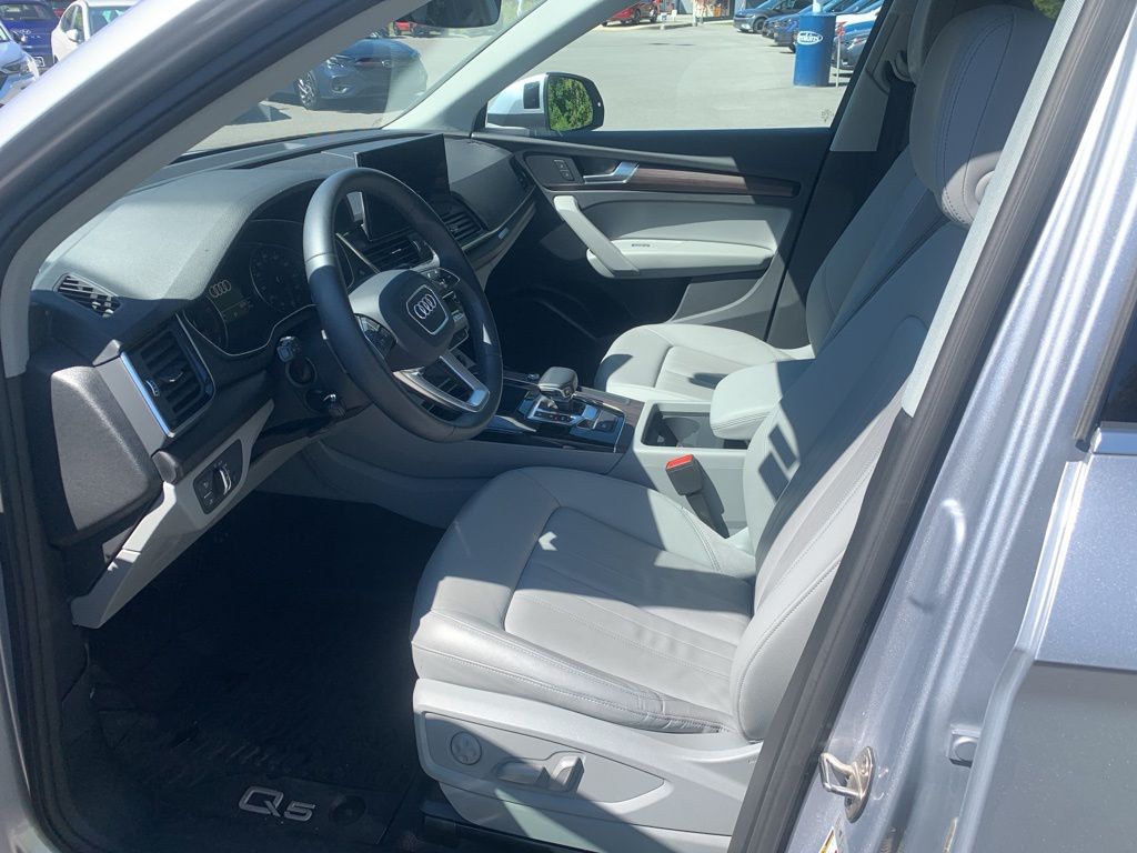 2023 Audi Q5 45 S line Premium photo 2