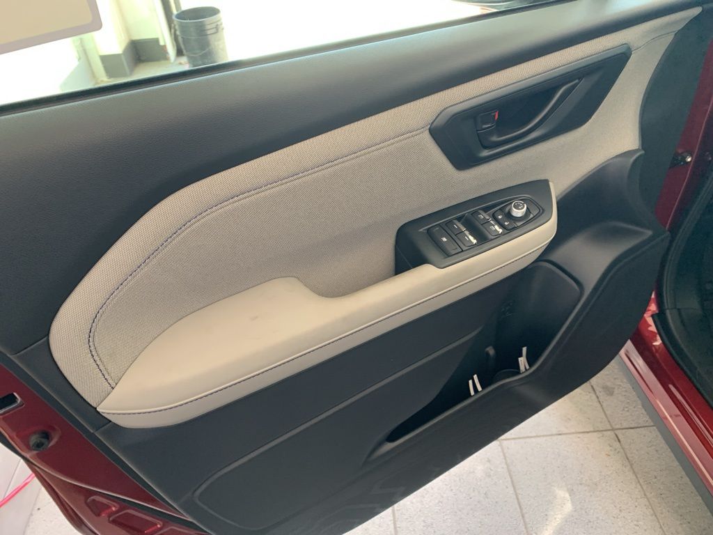 2025 Subaru Forester Premium photo 4