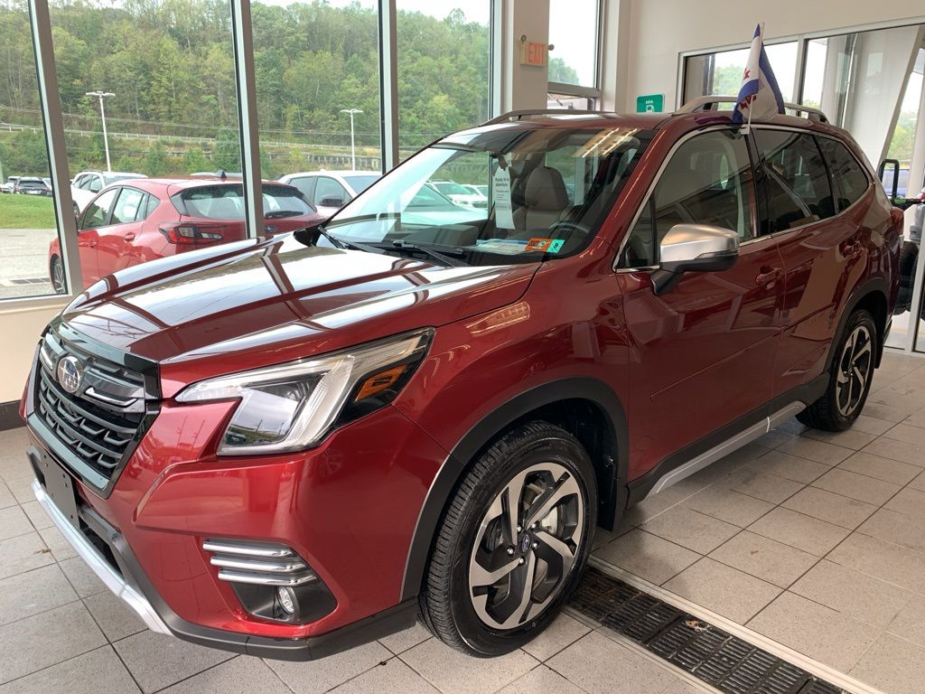 2023 Subaru Forester Touring photo 2