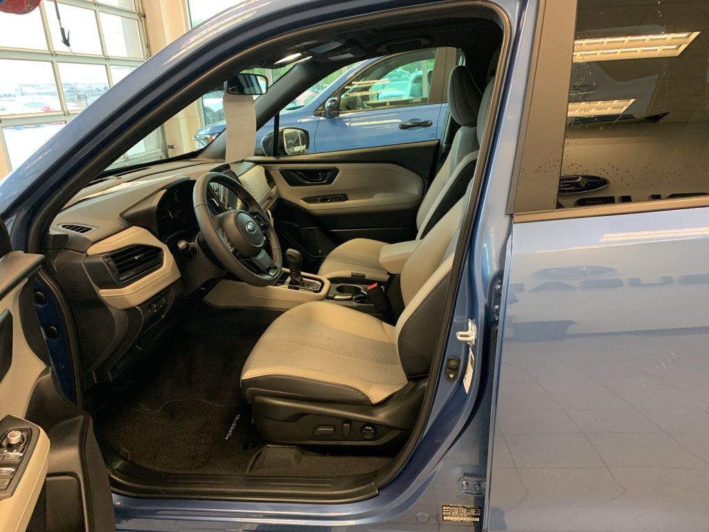 2025 Subaru Forester Premium photo 2