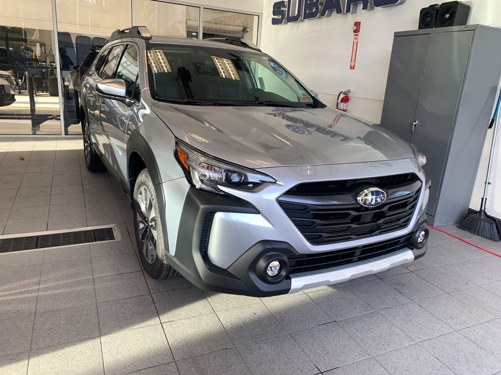 2025 Subaru Outback Touring's photo
