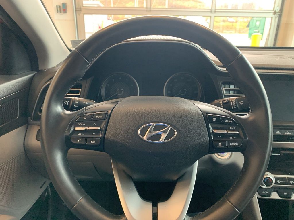 2019 Hyundai Elantra Limited photo 4