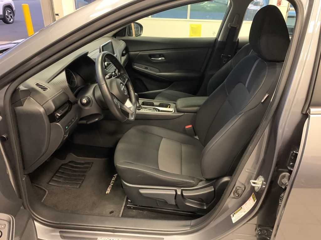 2022 Nissan Sentra SV photo 3