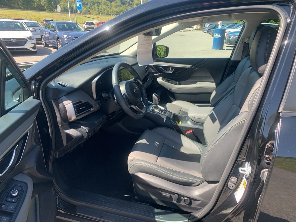 2023 Subaru Outback Onyx Edition photo 3