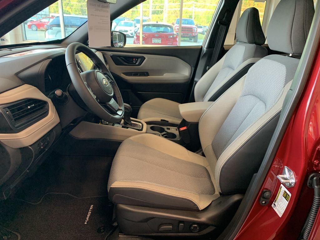 2025 Subaru Forester Premium photo 2