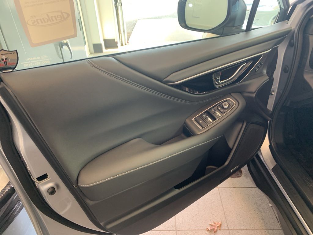 2025 Subaru Outback Touring XT photo 4