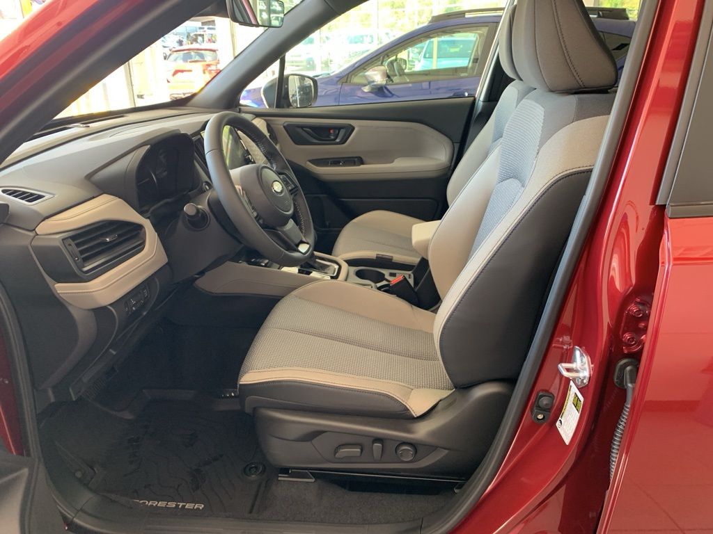2025 Subaru Forester Premium photo 3