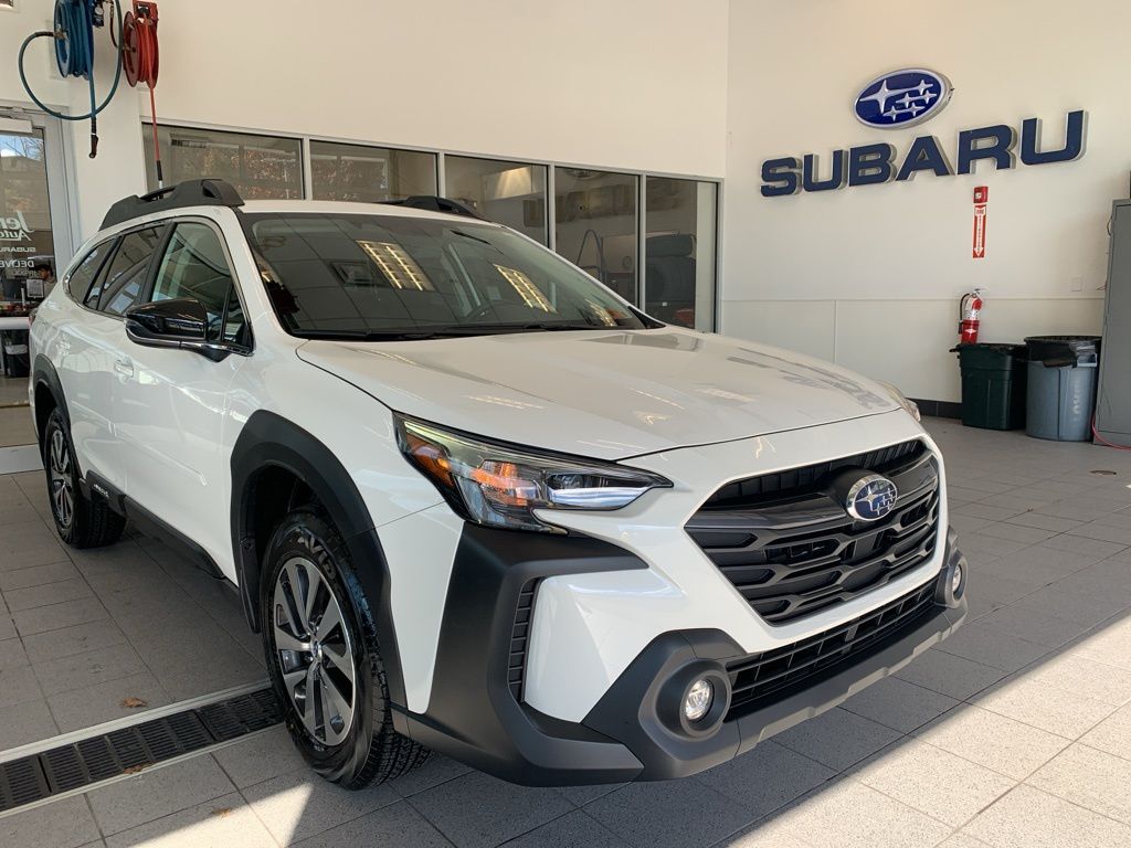 2025 Subaru Outback Premium's photo