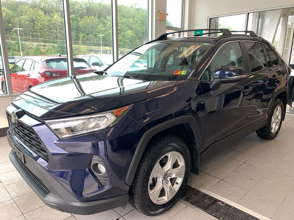 2020 Toyota RAV4 XLE photo 2