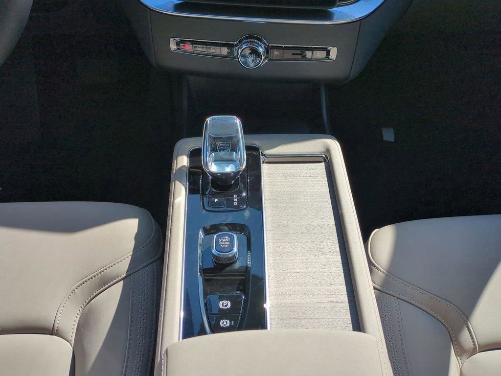 2026 Volvo XC90 Plus - Photo 16
