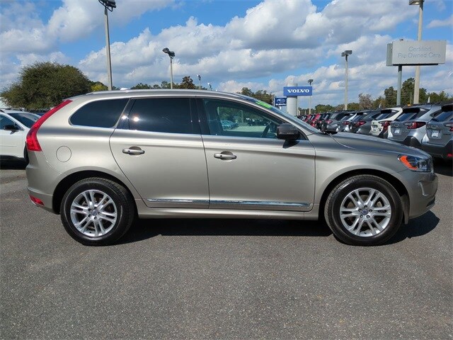 2016 Volvo XC60 T5 Drive-E Premier photo 3