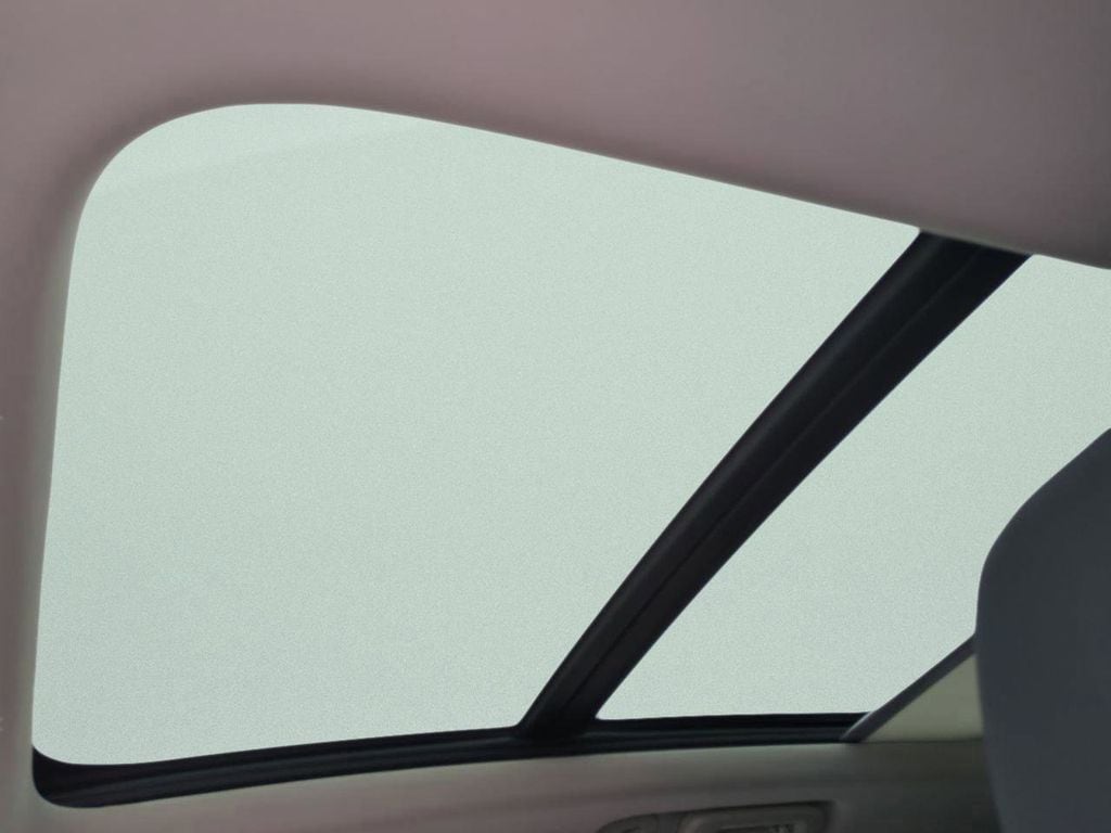 2026 Volvo XC90 Plus - Photo 18