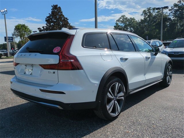 2026 Volvo V60 Cross Country B5 Plus photo 4